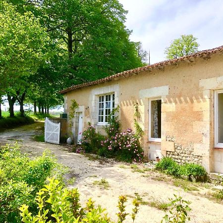 As Seen On A New Life In The Sun - Beautiful 3 Bedroom Cottage With Shared Pool Montboyer 외부 사진