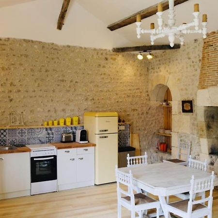 As Seen On A New Life In The Sun - Beautiful 3 Bedroom Cottage With Shared Pool Montboyer 외부 사진