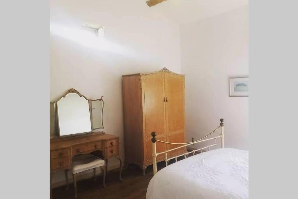 As Seen On A New Life In The Sun - Beautiful 3 Bedroom Cottage With Shared Pool Montboyer 외부 사진