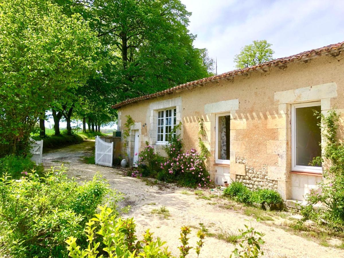 As Seen On A New Life In The Sun - Beautiful 3 Bedroom Cottage With Shared Pool Montboyer 외부 사진