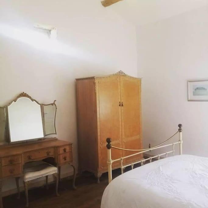 As Seen On A New Life In The Sun - Beautiful 3 Bedroom Cottage With Shared Pool Montboyer 외부 사진
